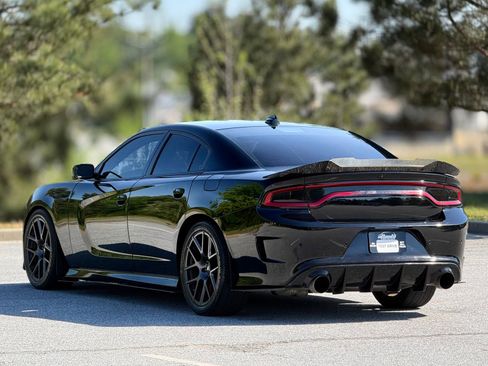 Used 2019 Dodge Charger Scat Pack w/ Plus Group RWD image 9