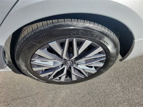 Used 2024 Nissan Altima 2.5 SV image 10