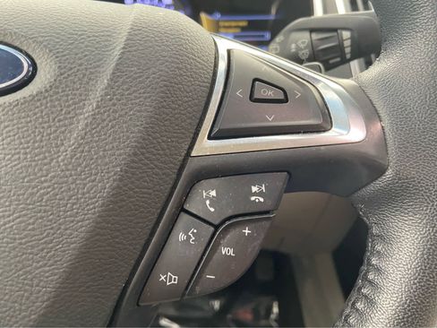 Used 2019 Ford Edge Titanium image 21