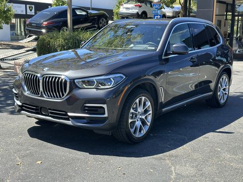 Used 2022 BMW X5 xDrive40i w/ Executive Package AWD/4WD image 3