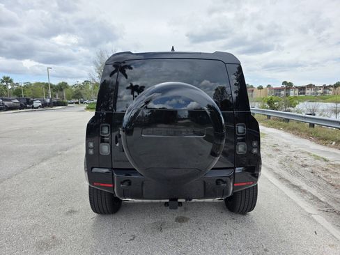 New 2026 Land Rover Defender 110 X-Dynamic SE image 6