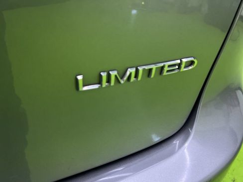 Used 2020 Chrysler Pacifica Limited FWD image 14