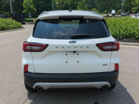 Used 2024 Ford Escape SE image 7