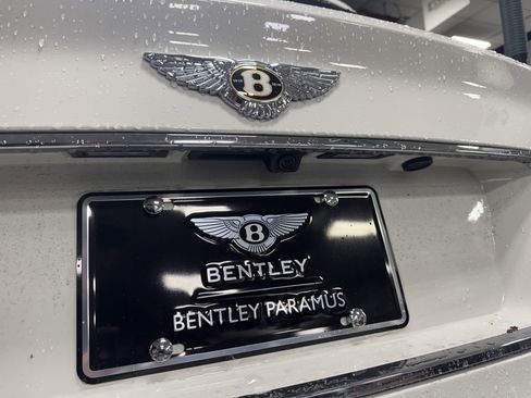 Used 2020 Bentley Bentayga image 28