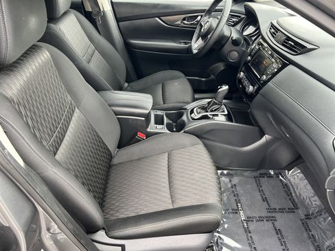 Used 2019 Nissan Rogue SV image 14