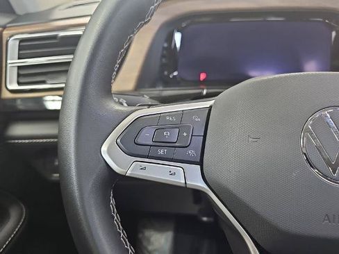 Used 2025 Volkswagen Atlas SE FWD image 17