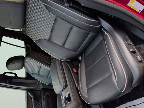 Used 2025 GMC Acadia Denali image 9