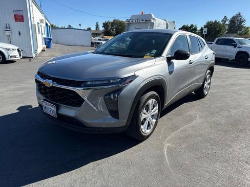 Used 2024 Chevrolet Trax LS w/ Driver Confidence Package FWD image 5