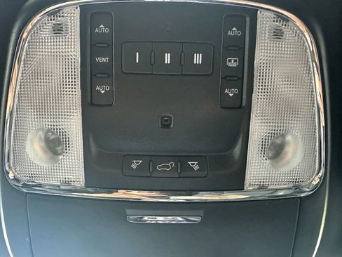Used 2020 Jeep Grand Cherokee Overland AWD/4WD image 24