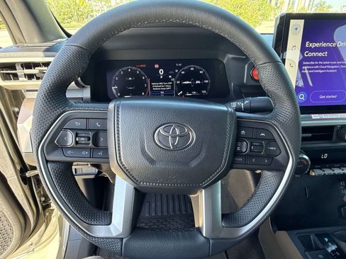 Used 2025 Toyota Tacoma TRD Off-Road image 21