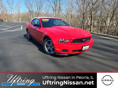 Used 2010 Ford Mustang Convertible image 1