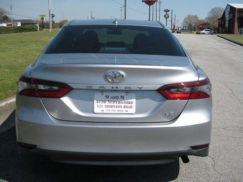 Used 2021 Toyota Camry LE image 6