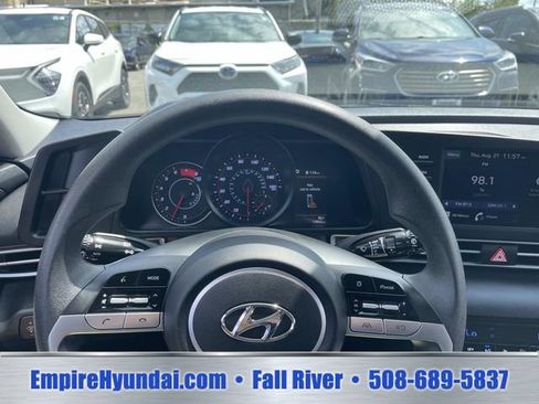 Used 2023 Hyundai Elantra SEL FWD image 17