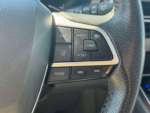 Used 2021 Toyota Sienna XLE FWD image 27