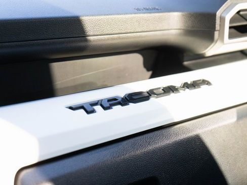 Used 2024 Toyota Tacoma TRD Off-Road image 30