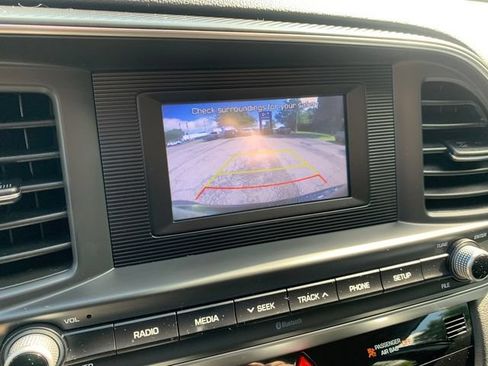 Used 2020 Hyundai Elantra SE w/ Cargo Package (C1) FWD image 29