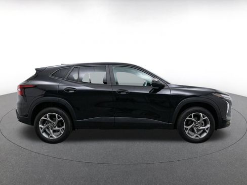 Used 2025 Chevrolet Trax LT FWD image 10