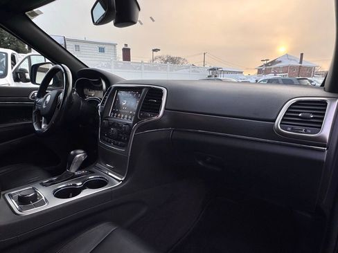 Used 2018 Jeep Grand Cherokee Limited AWD/4WD image 19