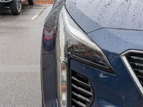 Used 2021 Cadillac XT4 Premium Luxury image 10