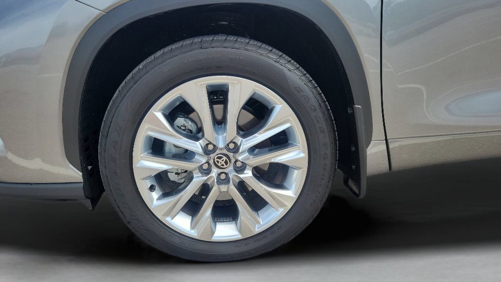 Used 2026 Toyota Highlander Limited AWD/4WD image 26