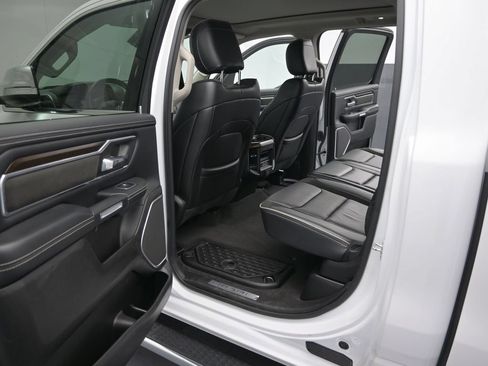 Used 2022 RAM 1500 Laramie AWD/4WD image 12