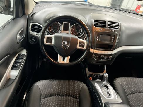 Used 2020 Dodge Journey SE w/ SE Popular Equipment Group image 19