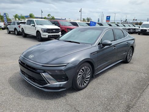 Used 2026 Hyundai Sonata Limited FWD image 2