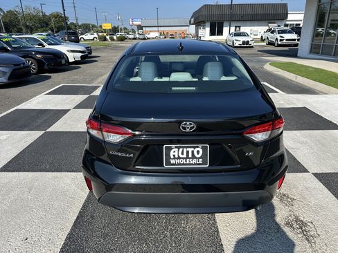 Used 2021 Toyota Corolla LE FWD image 4