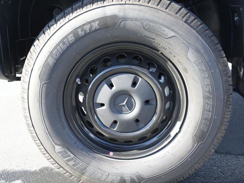 Used 2025 Mercedes-Benz Sprinter 2500 image 24