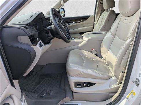 Used 2020 Cadillac Escalade ESV Premium Luxury image 16