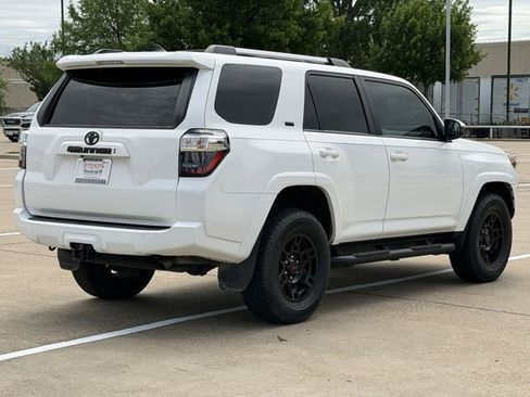 Used 2022 Toyota 4Runner SR5 AWD/4WD image 4