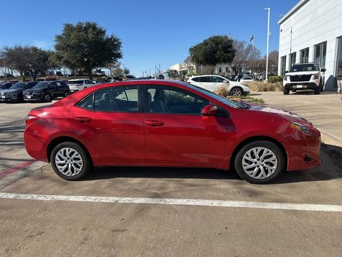 Used 2018 Toyota Corolla LE image 5