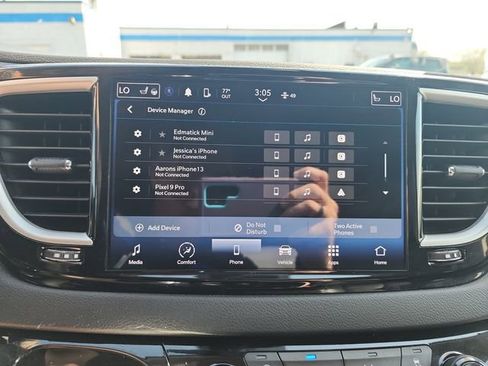 Used 2024 Chrysler Pacifica Touring-L FWD image 25