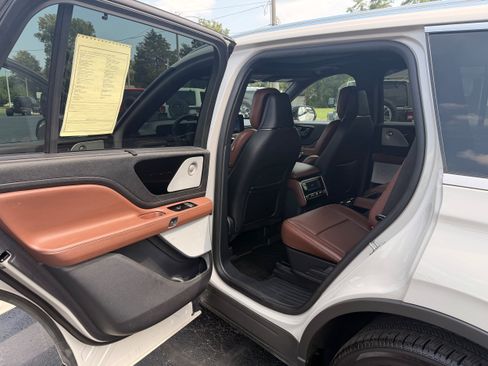 Used 2025 Lincoln Aviator Reserve w/ Equipment Group 201A AWD/4WD image 21