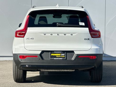 New 2026 Volvo XC40 B5 Plus w/ Protection Package Premier AWD/4WD image 4