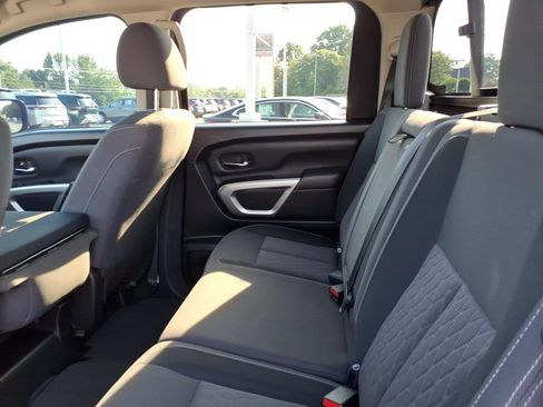 Certified 2022 Nissan Titan SV RWD image 5