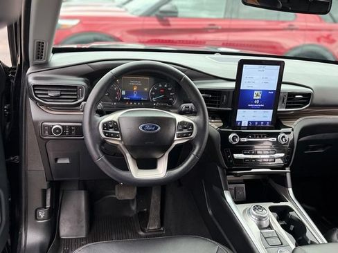 Used 2023 Ford Explorer Limited w/ Hybrid Equipment Group 310A AWD/4WD image 6