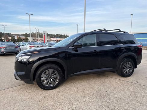 New 2025 Nissan Pathfinder SV w/ SV Premium Package image 2