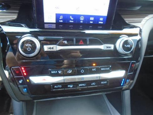 Used 2024 Ford Explorer Limited w/ Limited Technology Package AWD/4WD image 22