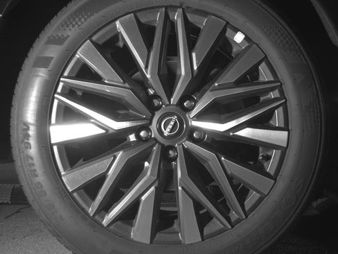 Used 2025 Nissan Altima 2.5 SV FWD image 15