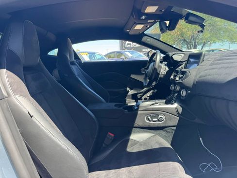 Used 2019 Aston Martin V8 Vantage Coupe RWD image 27