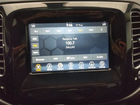 Used 2019 Jeep Compass Latitude FWD image 25