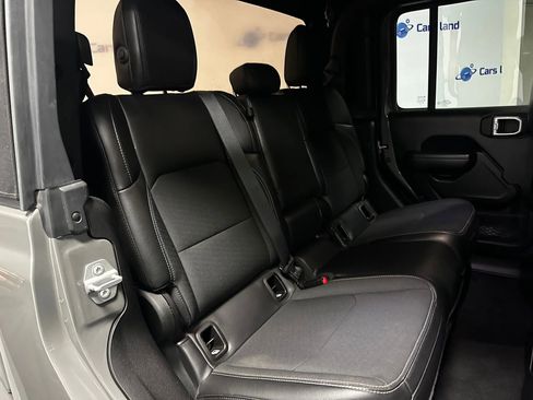Used 2021 Jeep Gladiator Sport image 19
