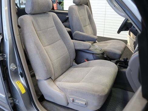 Used 2004 Toyota Sequoia SR5 image 19