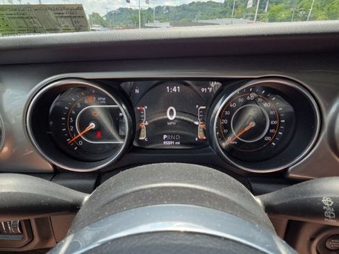 Used 2018 Jeep Wrangler Unlimited Sahara AWD/4WD image 12