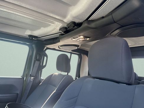Used 2023 Jeep Gladiator Willys image 20