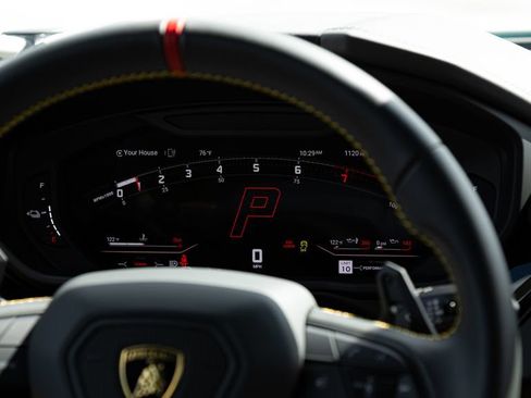 Used 2025 Lamborghini Urus SE AWD/4WD image 19