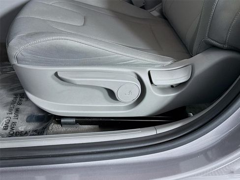 Used 2024 Hyundai Elantra Blue FWD image 21