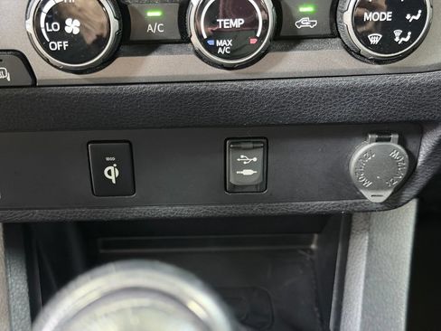 Used 2017 Toyota Tacoma TRD Sport w/ Tow Package AWD/4WD image 43