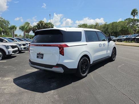 New 2027 Kia Carnival FWD image 8